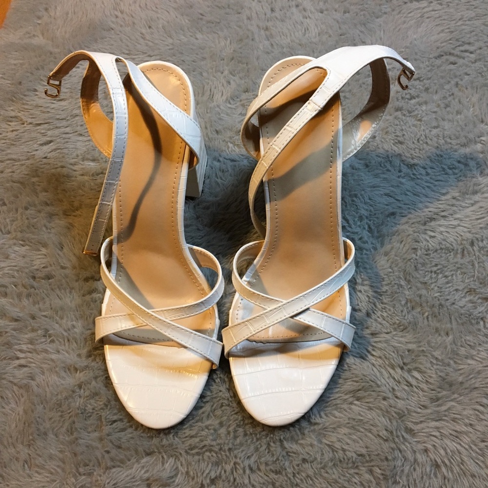 WHITE SNAKE SKIN BLOCK HEEL SANDLES WOMEN CUTR CHIC ELEGANT SIZE 41